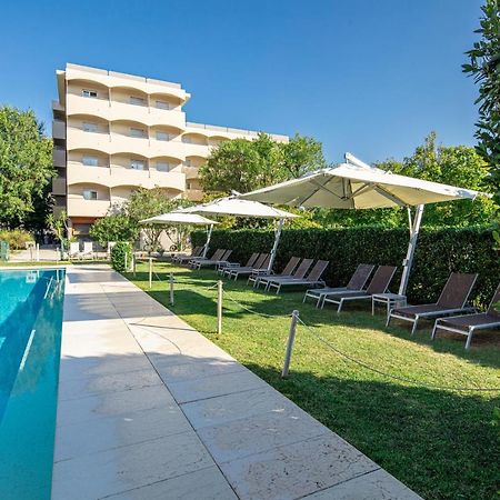 Hotel La Pergola Lignano Sabbiadoro Exteriör bild