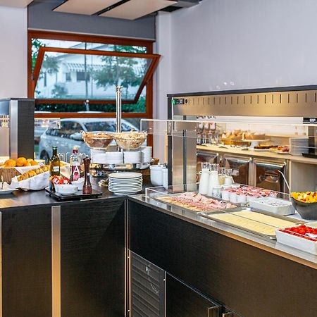 Hotel La Pergola Lignano Sabbiadoro Exteriör bild