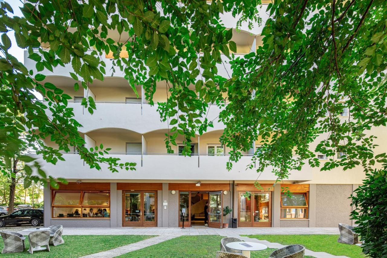 Hotel La Pergola Lignano Sabbiadoro Exteriör bild