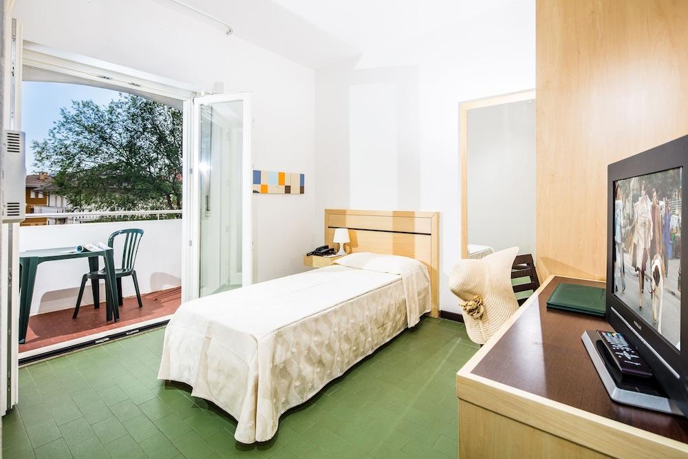 Hotel La Pergola Lignano Sabbiadoro Exteriör bild