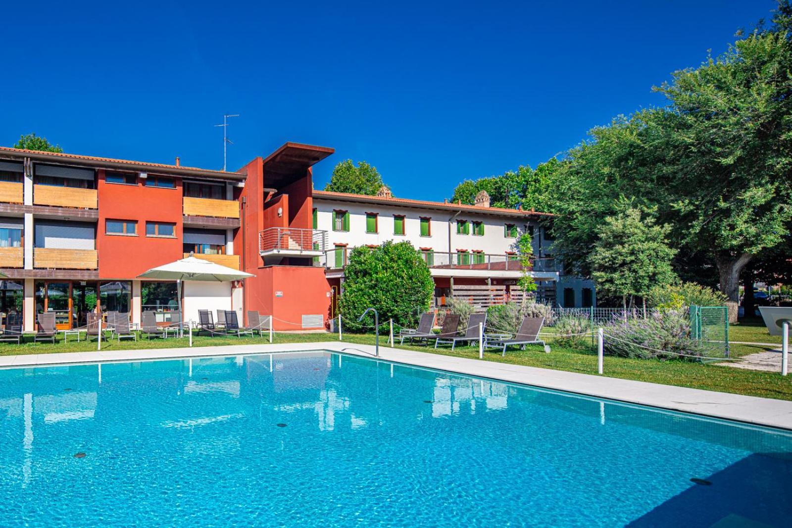 Hotel La Pergola Lignano Sabbiadoro Exteriör bild