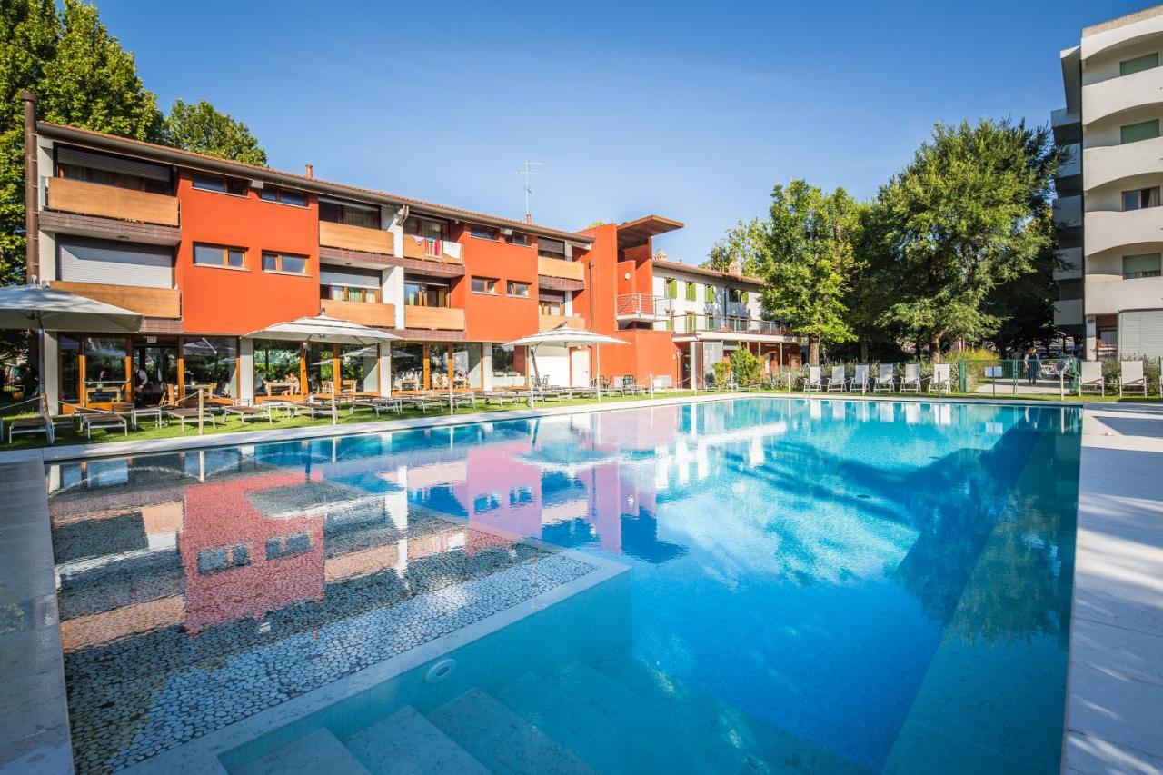 Hotel La Pergola Lignano Sabbiadoro Exteriör bild