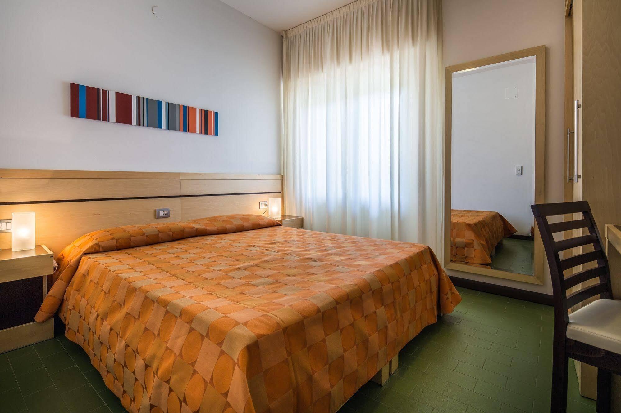 Hotel La Pergola Lignano Sabbiadoro Exteriör bild