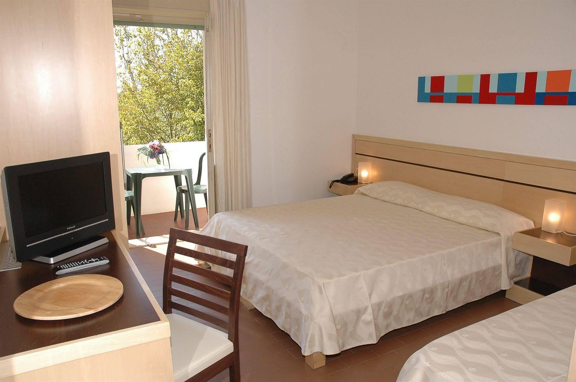 Hotel La Pergola Lignano Sabbiadoro Exteriör bild